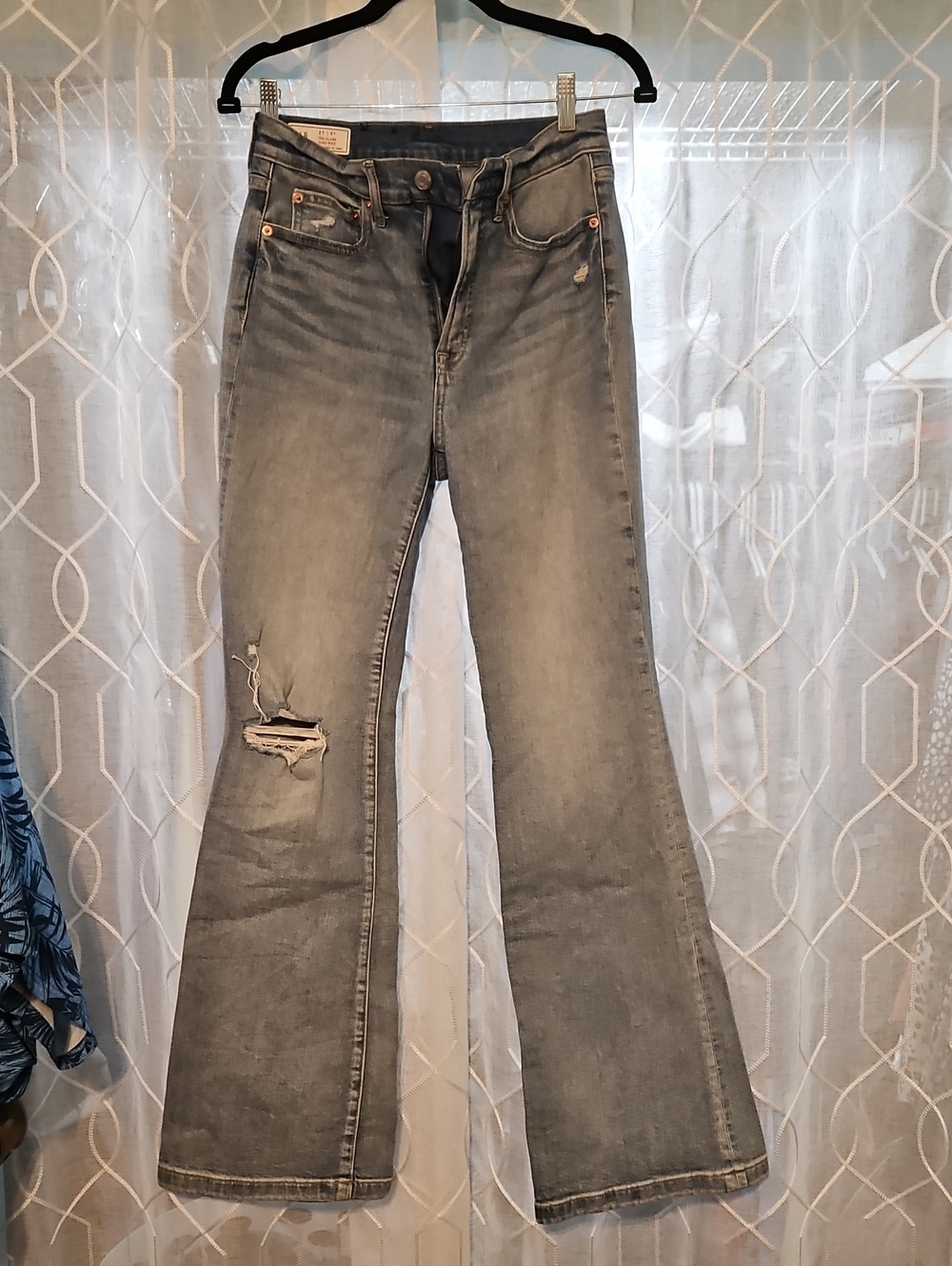 Women’s Flared Distressed Jeans in Light Gray
